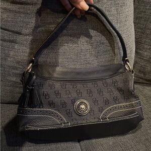 Vintage Dooney & Bourke Black purse.